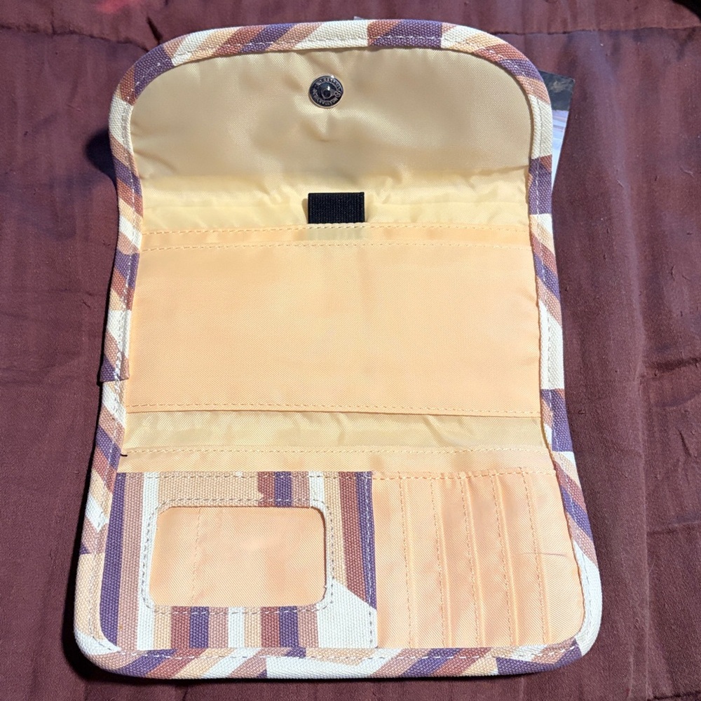 Wallet by Kavu Brand.  NWT! - Picture 4 of 15